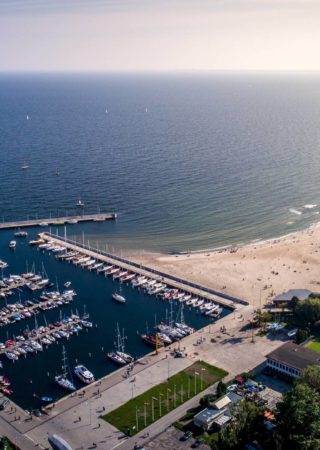 Plaża miejska w Gdyni i hotel blisko morza