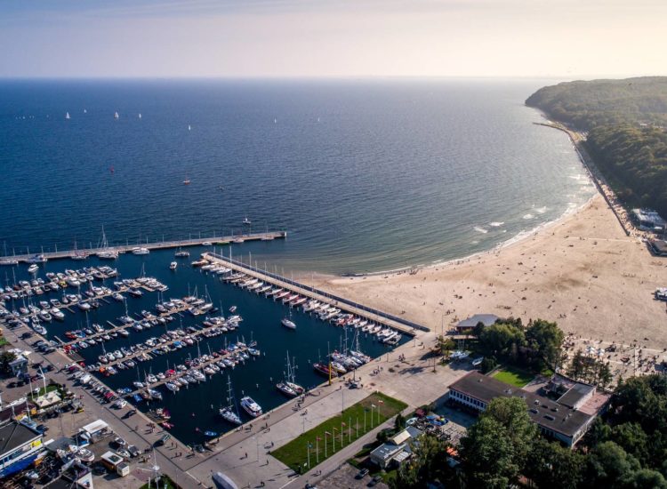 Plaża miejska w Gdyni i hotel blisko morza